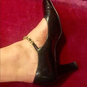 Vintage Black Jacqueline Pumps With Chain